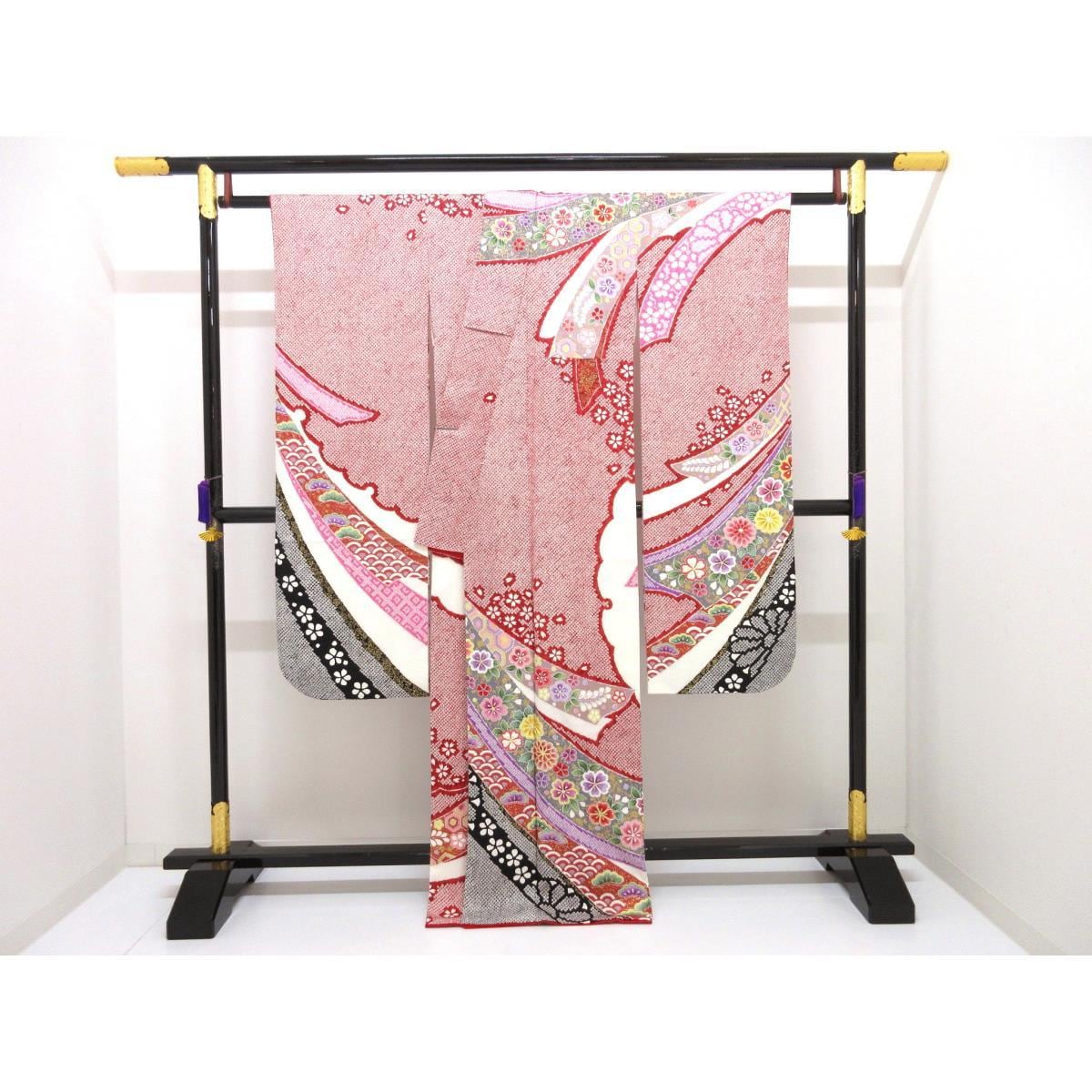 振袖　友禅金彩加工　刺繍入り