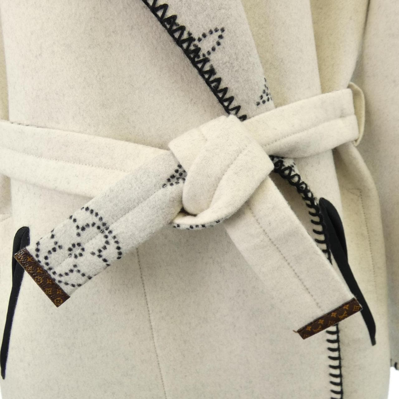 ルイヴィトン LOUIS VUITTON リバーシブルマヒナモノグラムラップコート FOCO04R90 コート