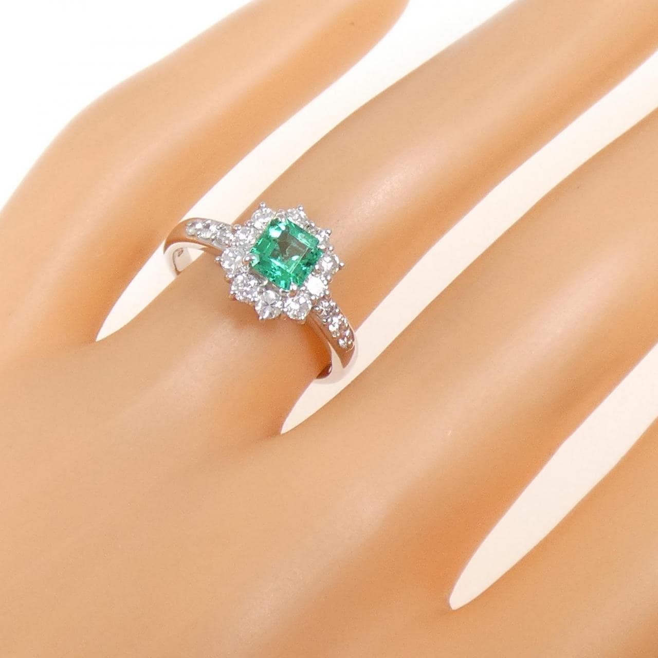 PT900 エメラルド リング 0.58CT