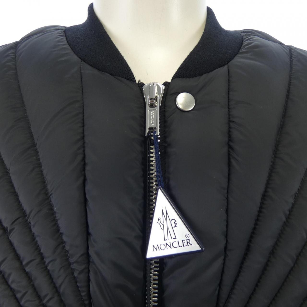 モンクレール MONCLER ダウンジャケット