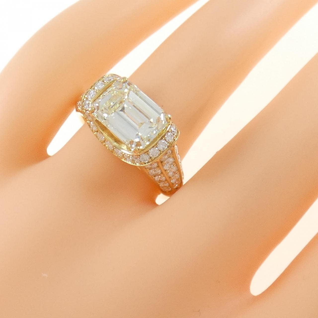 K18YG Diamond Ring 3.015CT LY SI1 Emerald Cut