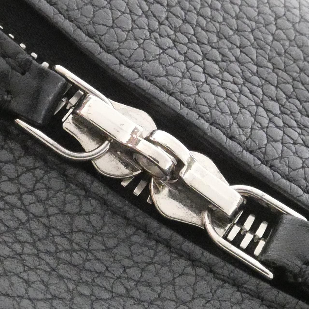 ルイヴィトン トリヨン アルマンド メッセンジャー PM M53491 ショルダーバッグ