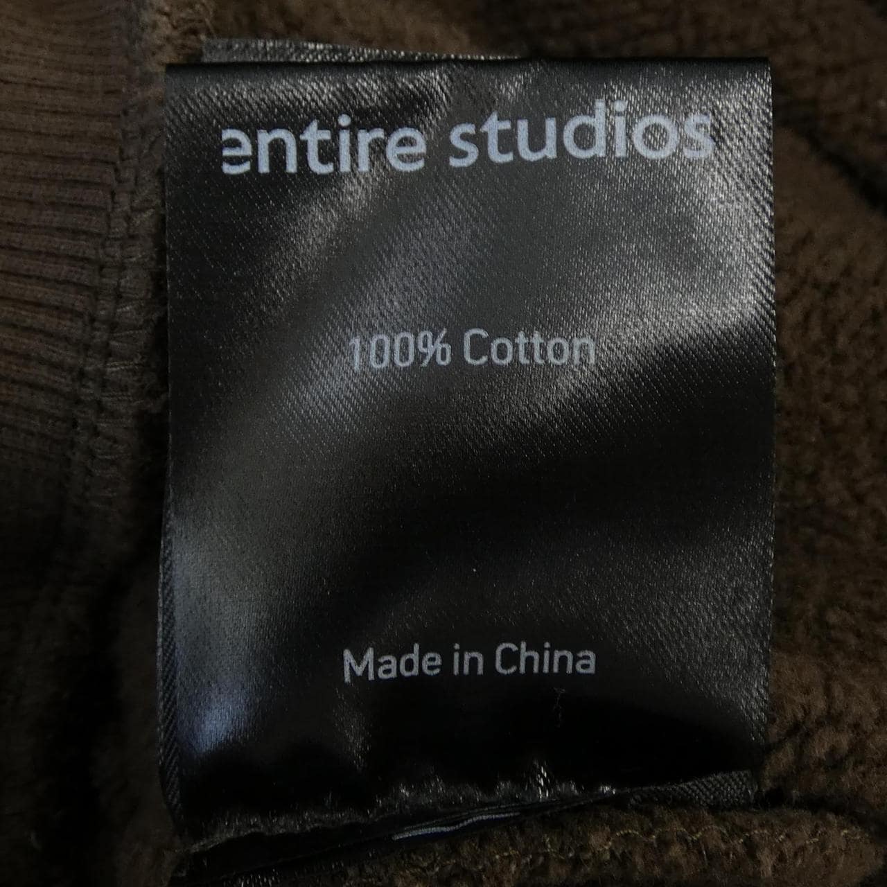 entire studios パーカー