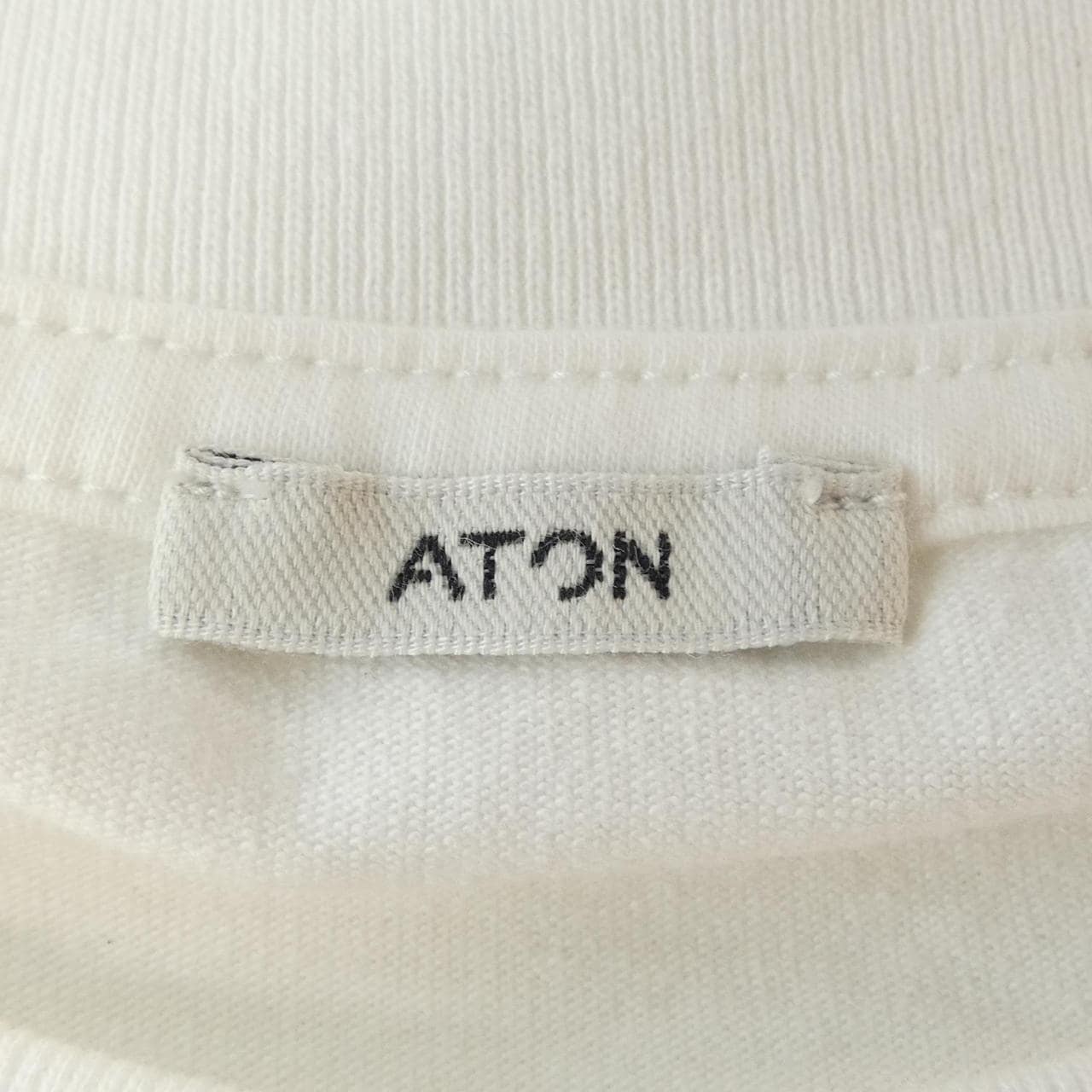 エイトン ATON Tシャツ