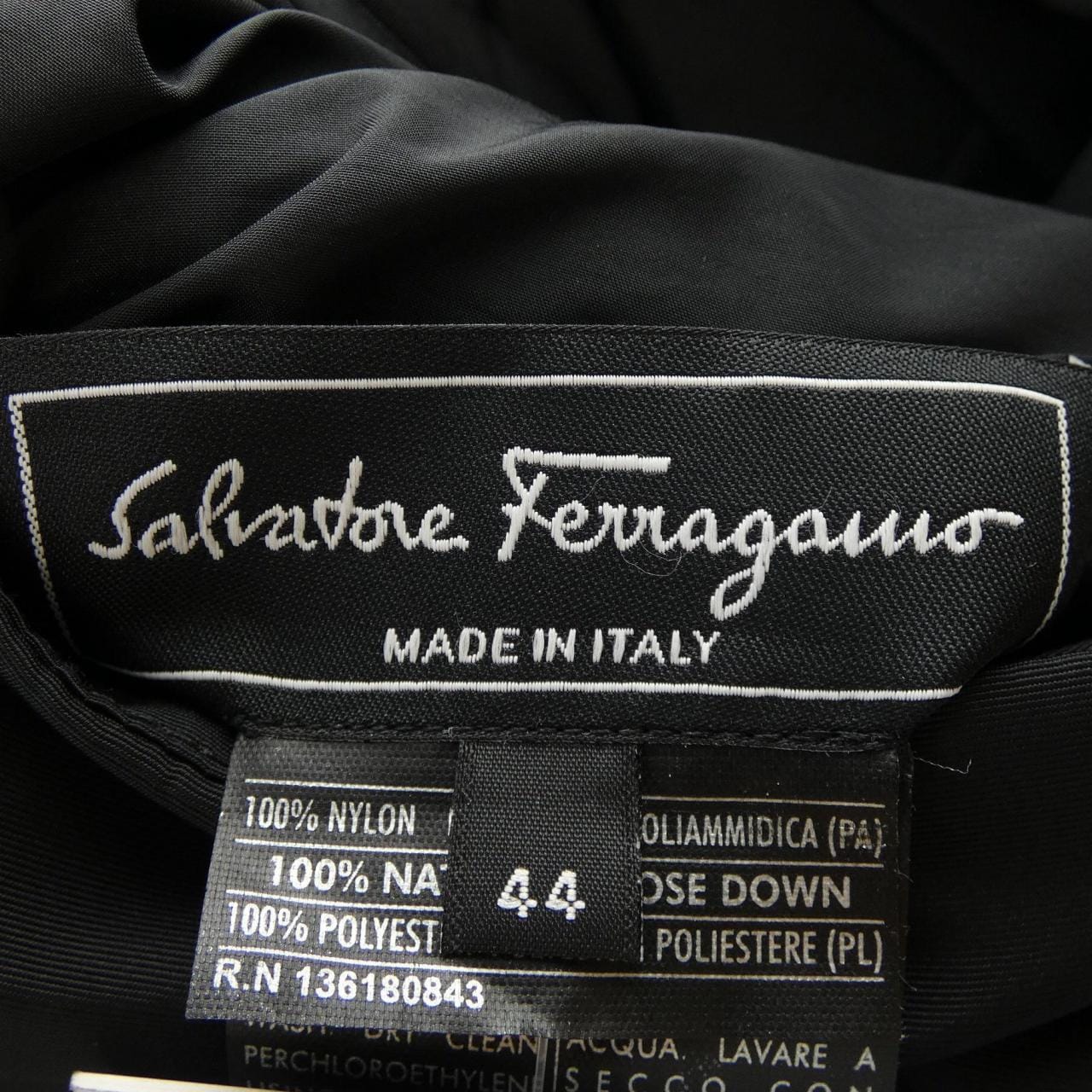 サルヴァトーレフェラガモ SALVATORE FERRAGAMO ダウンジャケット