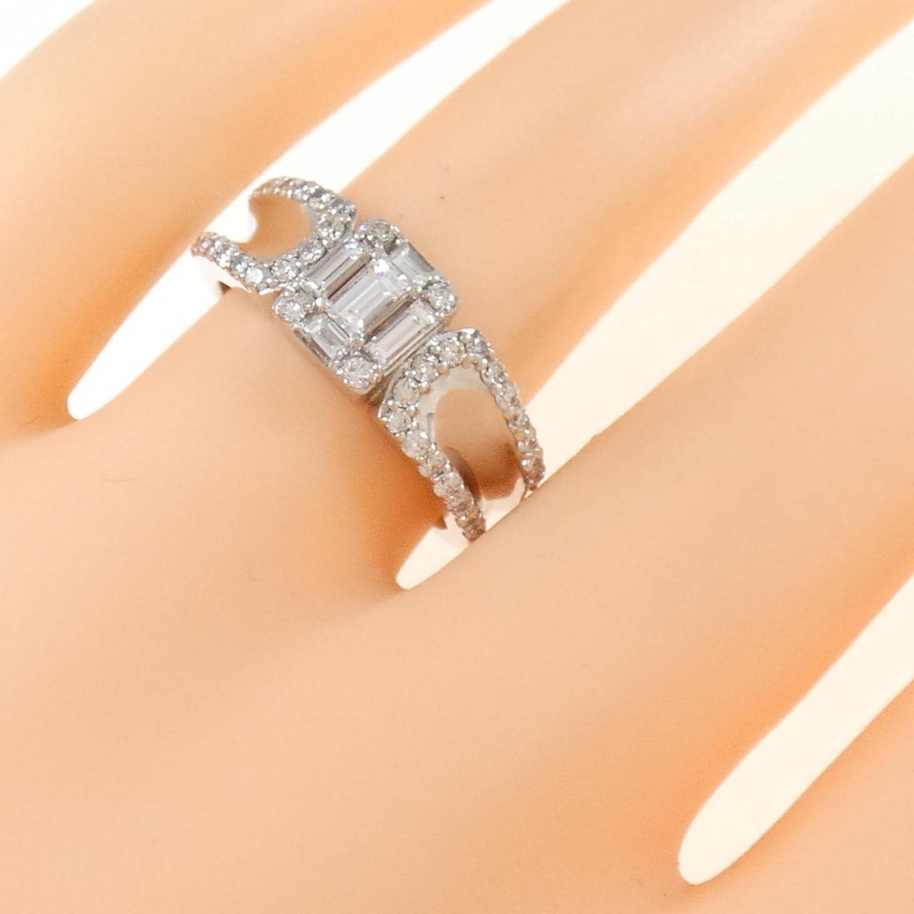 【新品】PT ダイヤモンド リング 0.70CT
