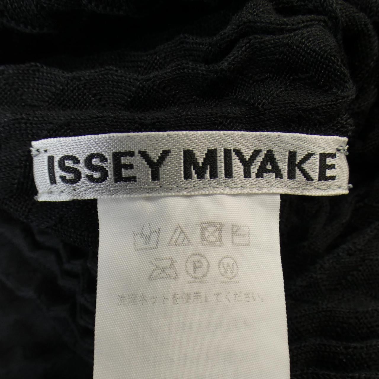 イッセイミヤケ ISSEY MIYAKE ワンピース