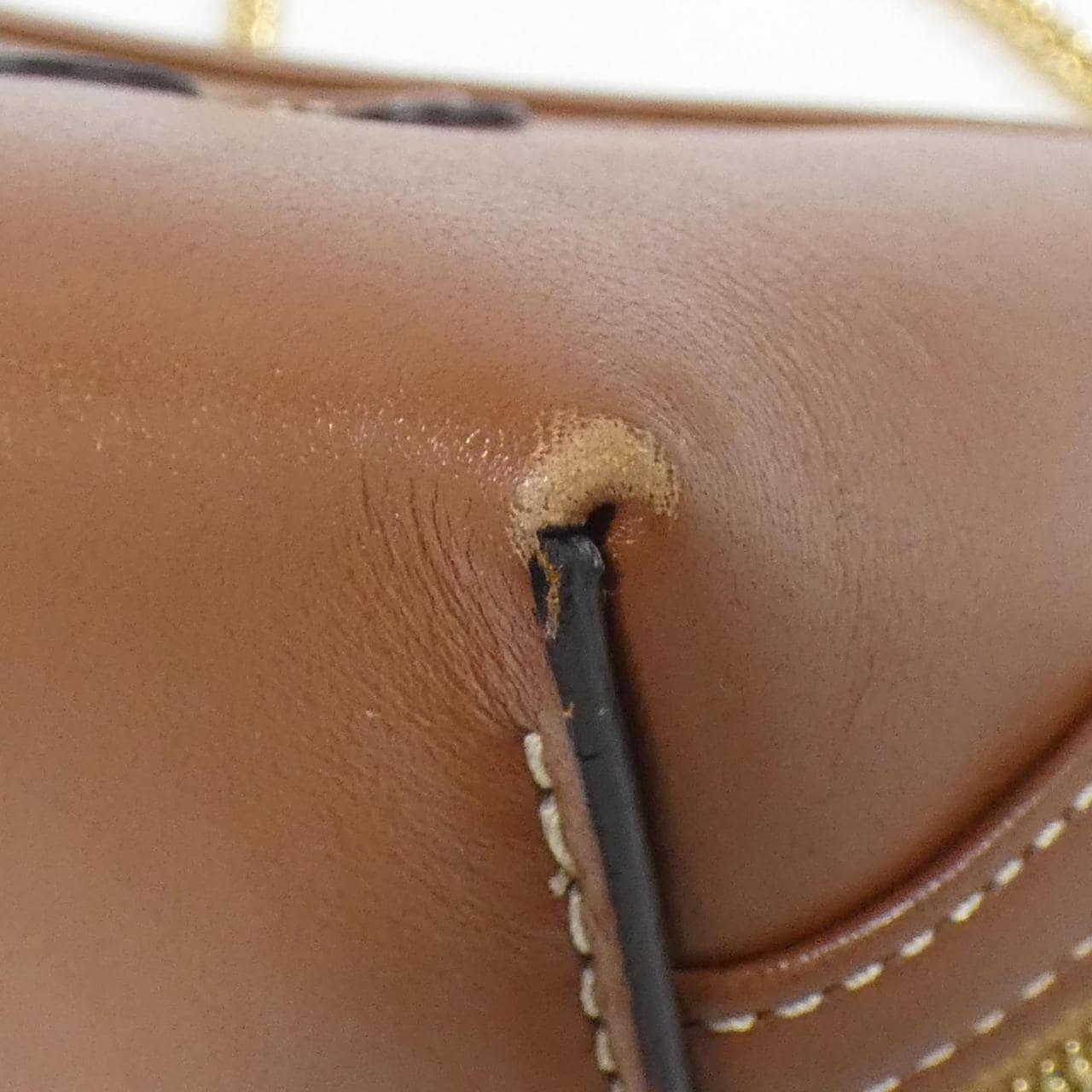 セリーヌ チェーン クラッチ キュイル トリオンフ 10E383DR8 ショルダーバッグ