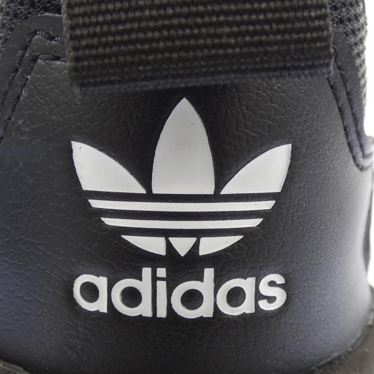 アディダス ADIDAS IG6045 スニーカー