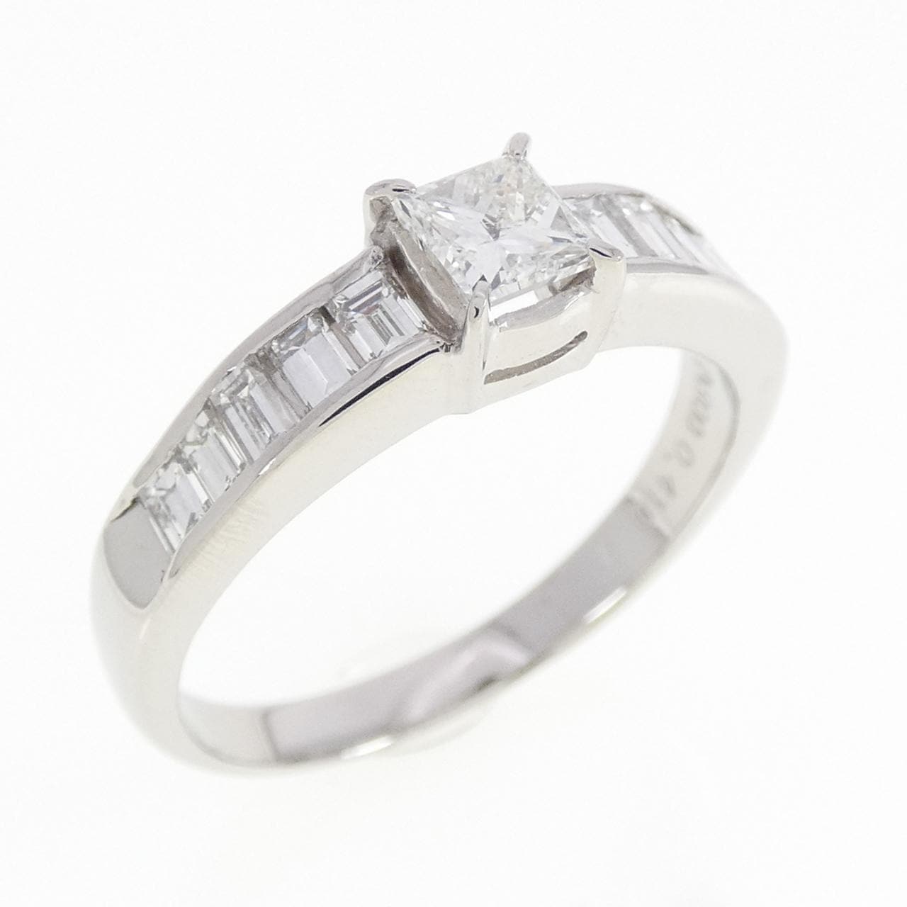 PT900 ダイヤモンド リング 0.410CT G SI2 ファンシーカット