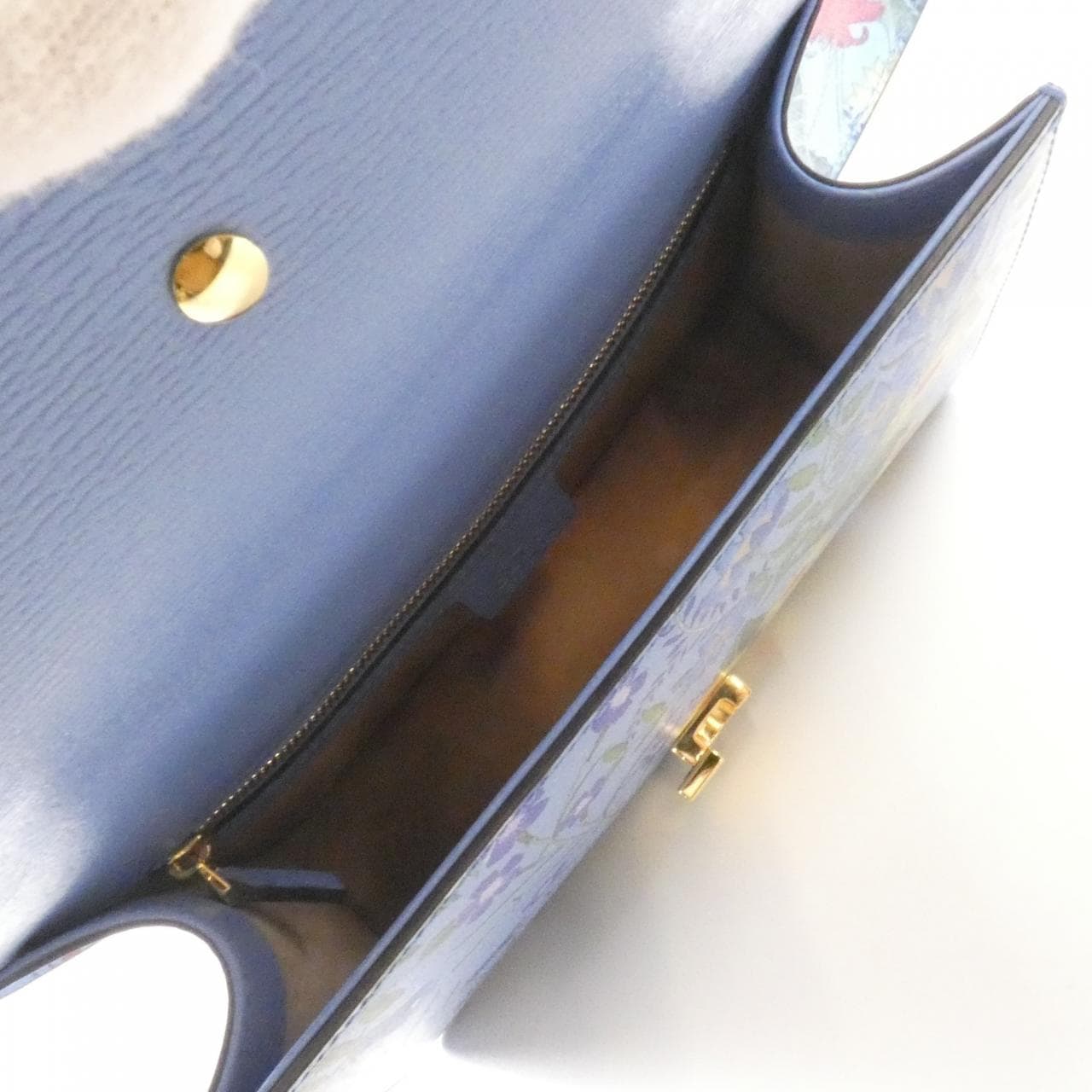 グッチ シルヴィ 421882 D7UCG ショルダーバッグ