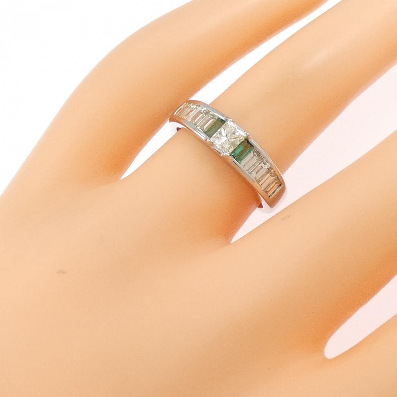 PT900 エメラルド リング 0.17CT