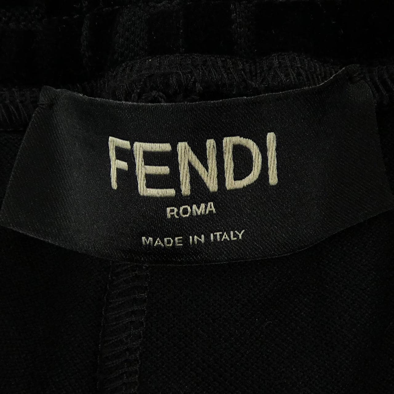 フェンディ FENDI FB0689 A7D5 ショートパンツ
