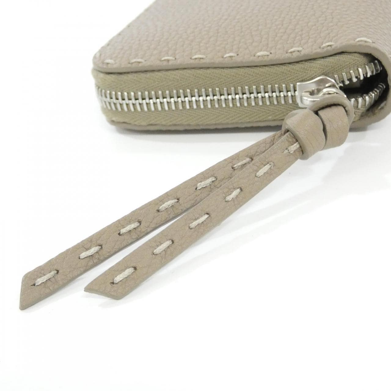 【未使用品】フェンディ SELLERIA ピーカブー 8M0517 ARC1 財布