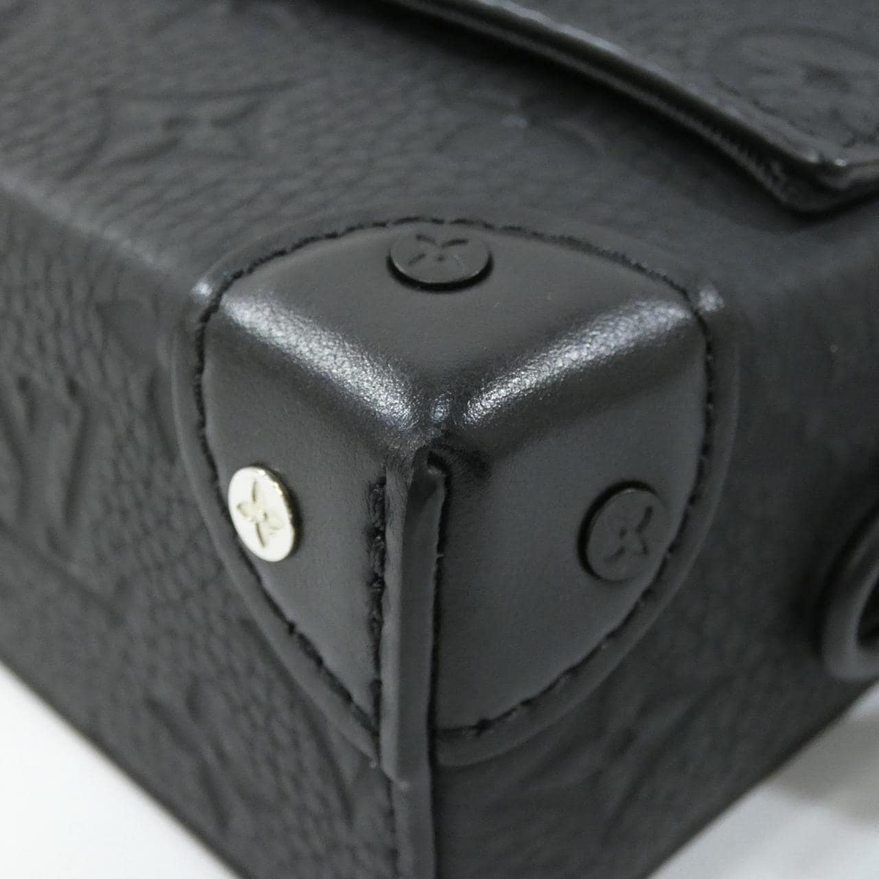 ルイヴィトン トリヨン モノグラム スティーマー ウエアラブル ウォレット M81746 ショルダーバッグ