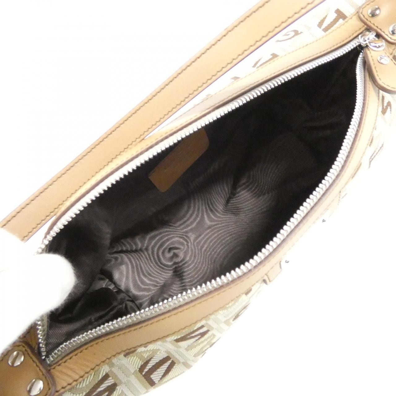 サルヴァトーレフェラガモ 22 A267 バッグ