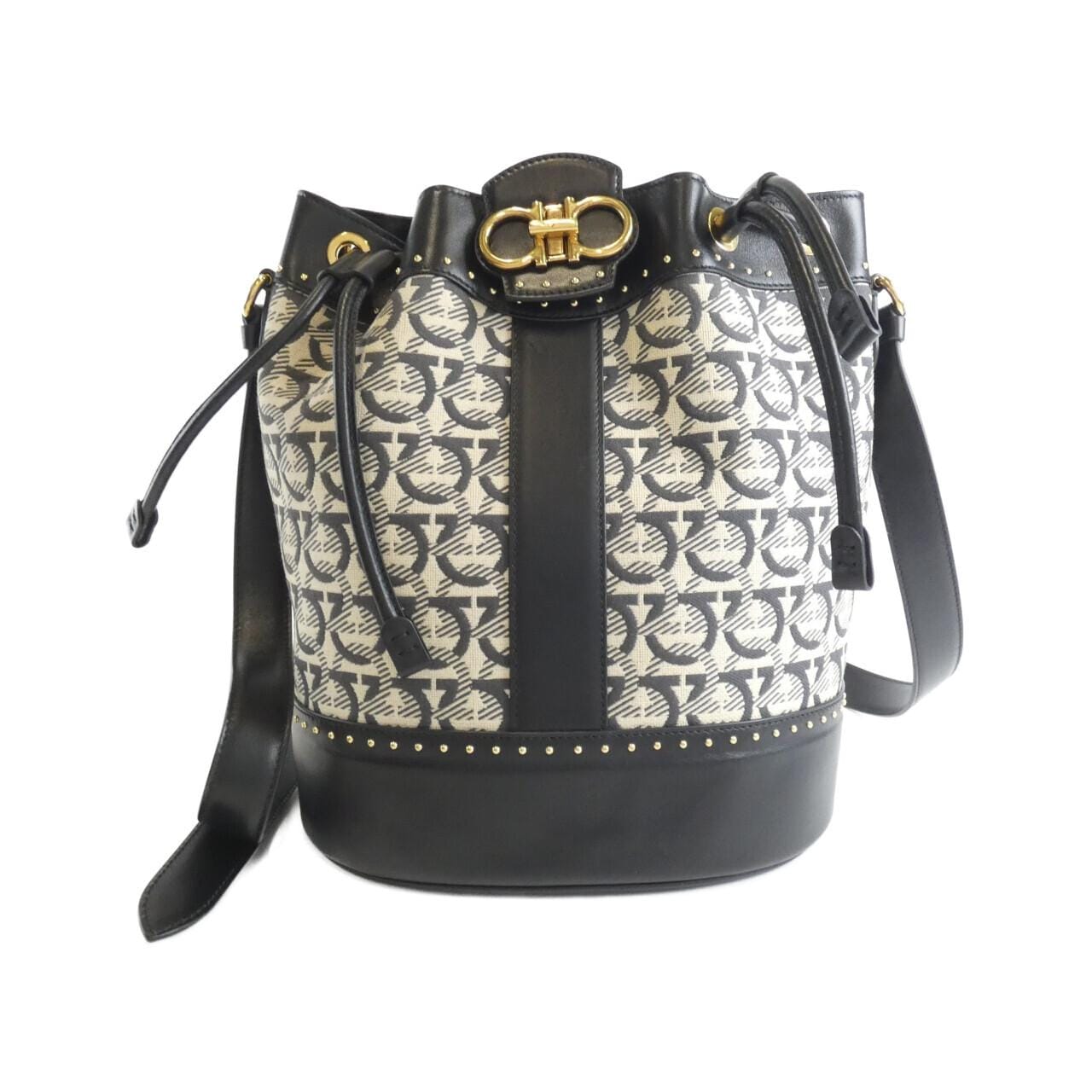 サルヴァトーレフェラガモ 21 H587 ショルダーバッグ