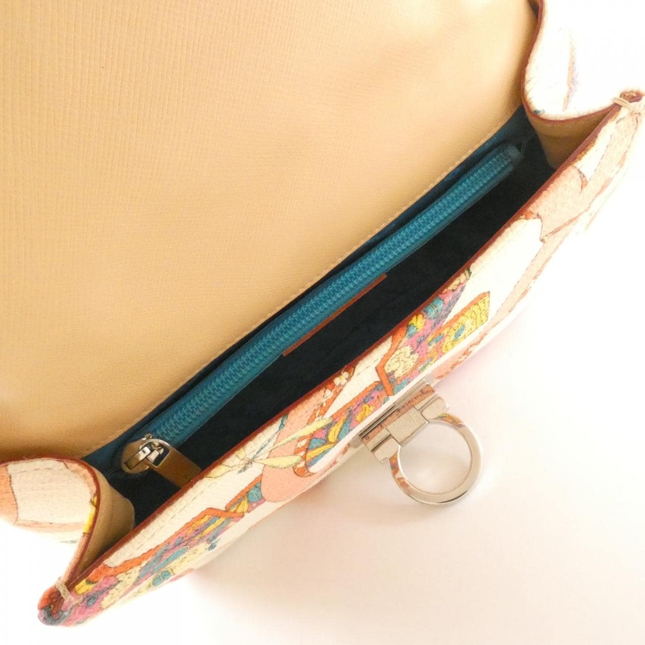 サルヴァトーレフェラガモ 21 6302 ショルダーバッグ