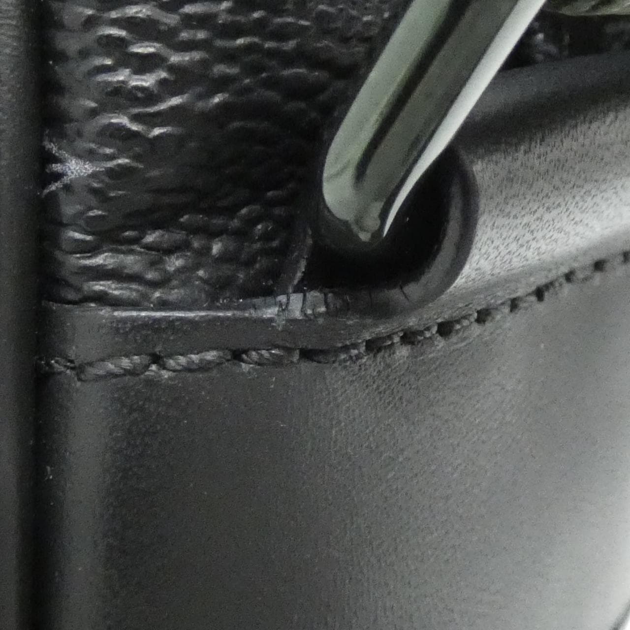 ルイヴィトン モノグラム エクリプス ダヌーブ M43677 ショルダーバッグ