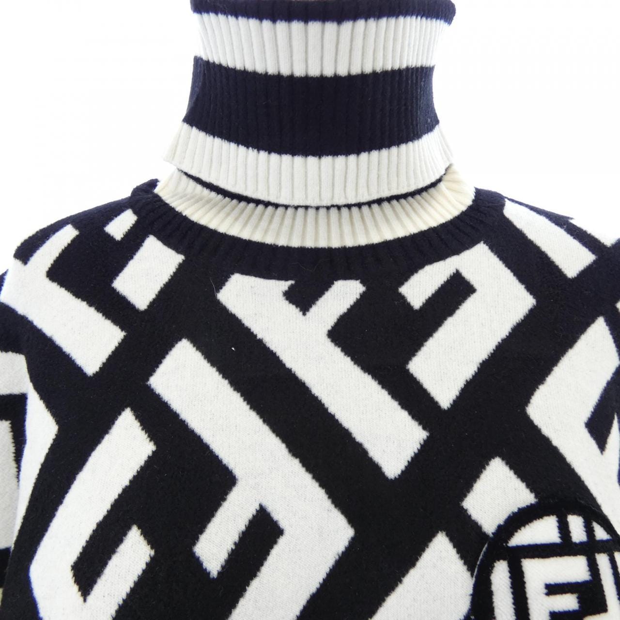 フェンディ FENDI FFモチーフ FZY639 A3PU ニット
