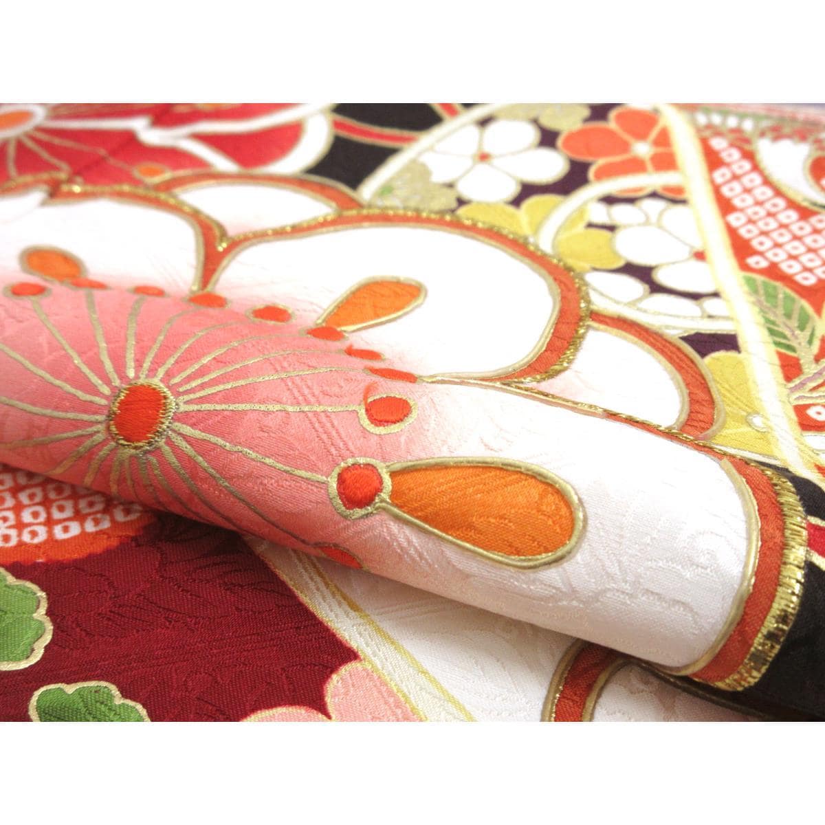 振袖　友禅金彩加工　刺繍入り