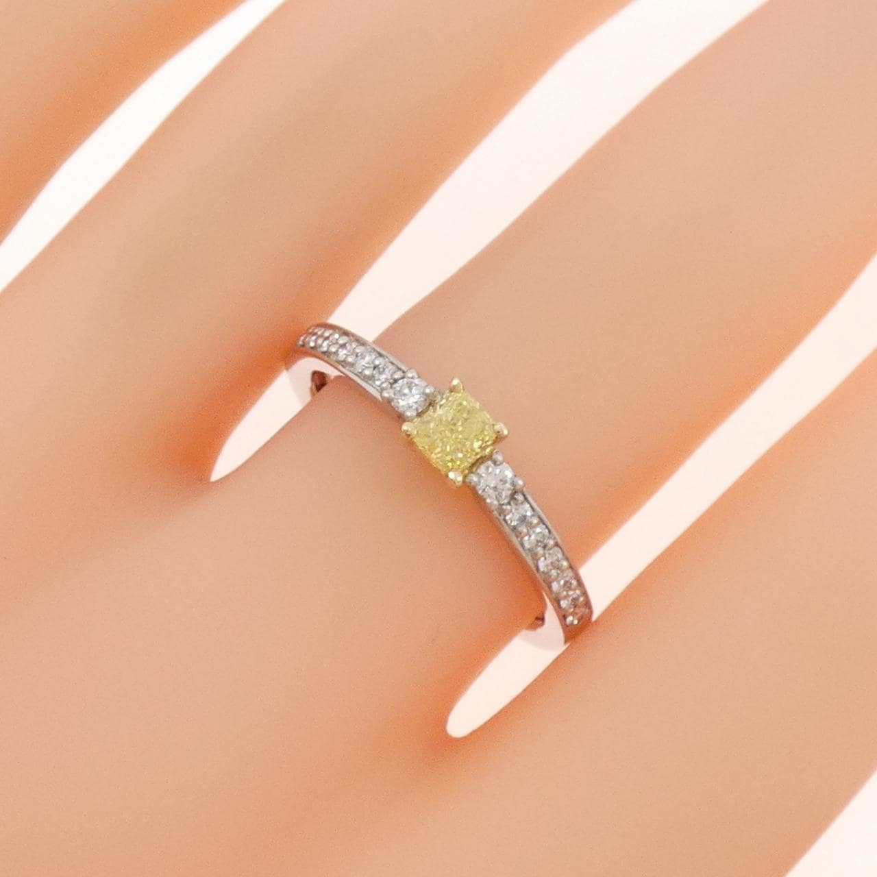 ジーエスティービー ダイヤモンド リング 0.275CT