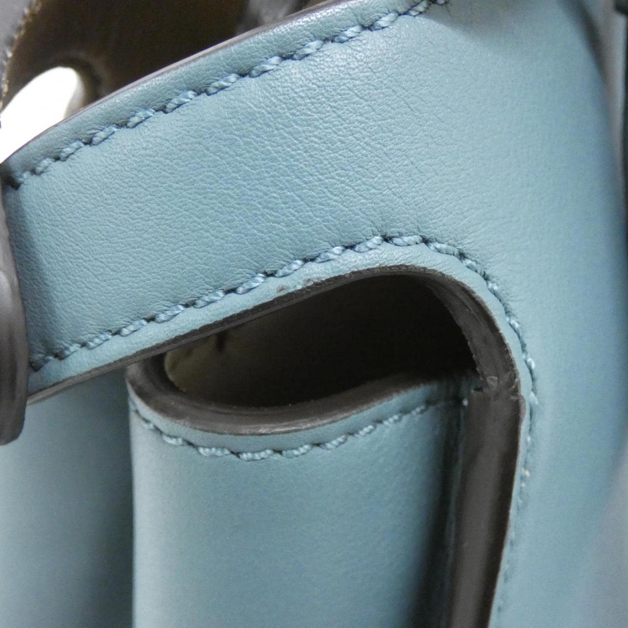 フェンディ ピーカブー エッセンシャリー 8BN302 9FJ ハンドバッグ