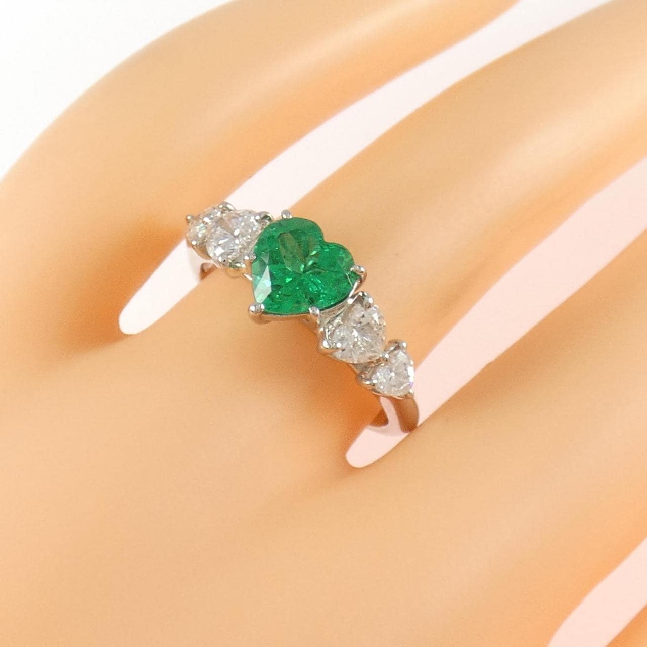 PT900 ハート エメラルド リング 1.00CT