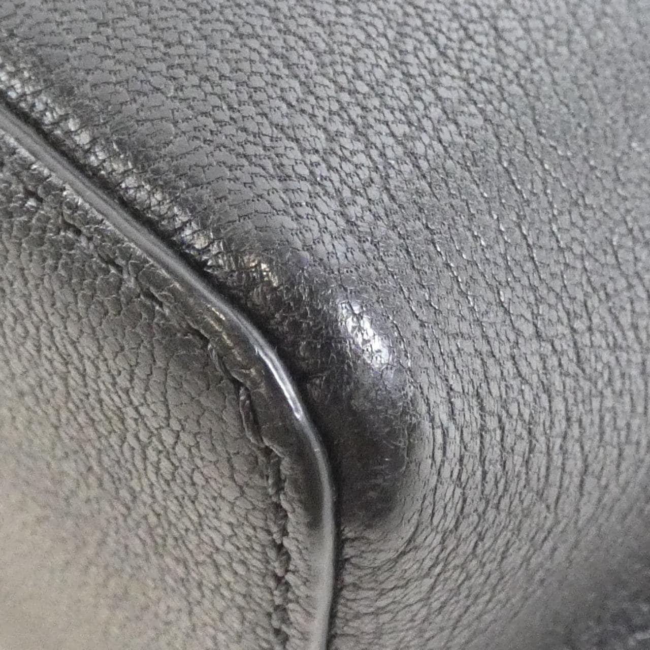 ヴァレンティノガラヴァーニ バッグ