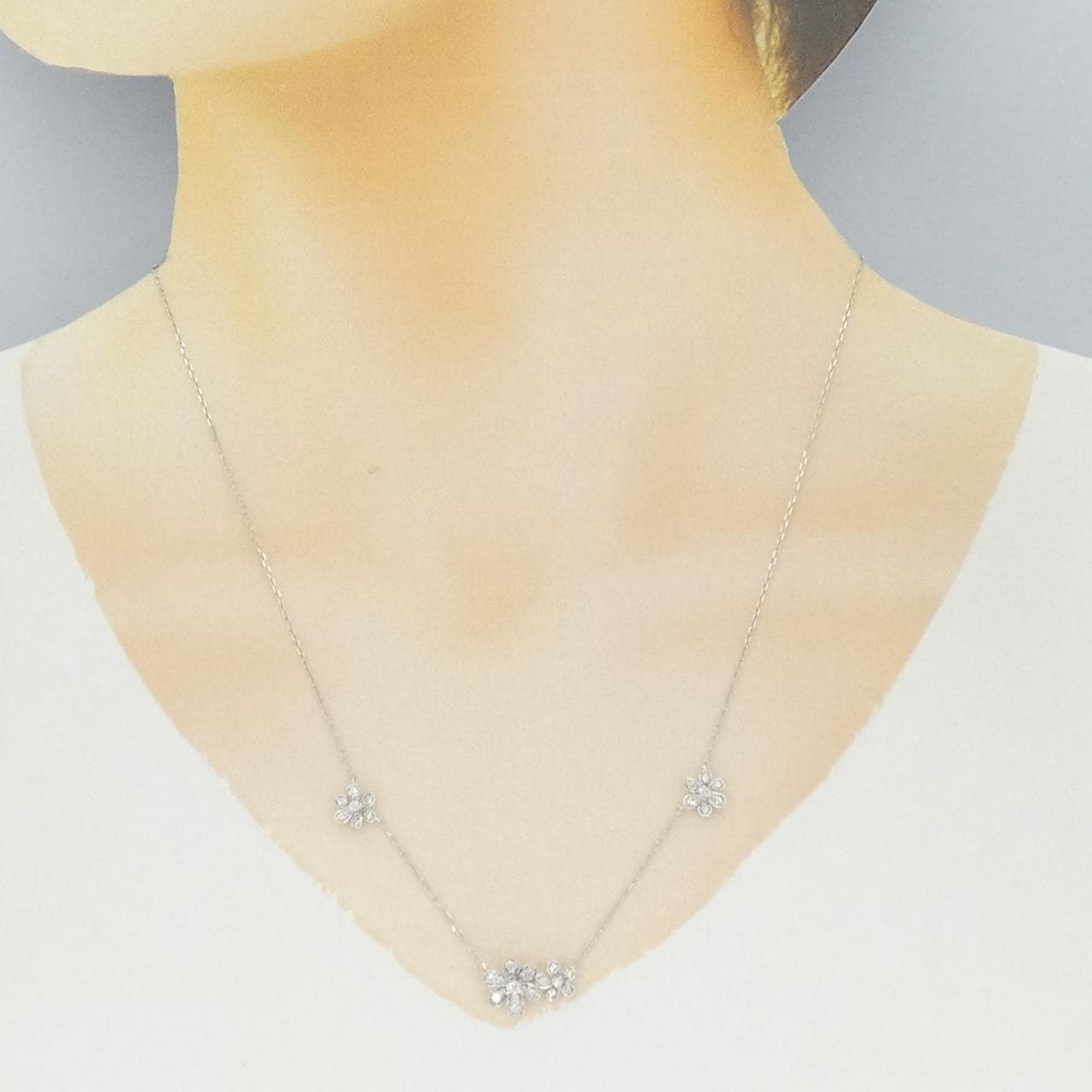 K18WG フラワー ダイヤモンド ネックレス 0.37CT