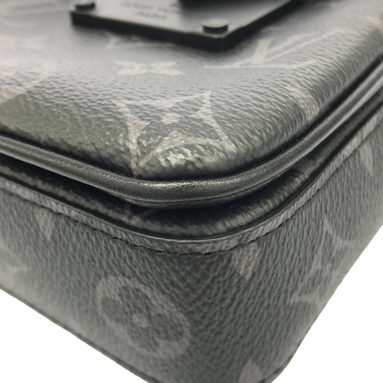 ルイヴィトン モノグラム エクリプス Sロック ヴェルティカル ウエアラブル ウォレット M82252 ショルダーバッグ