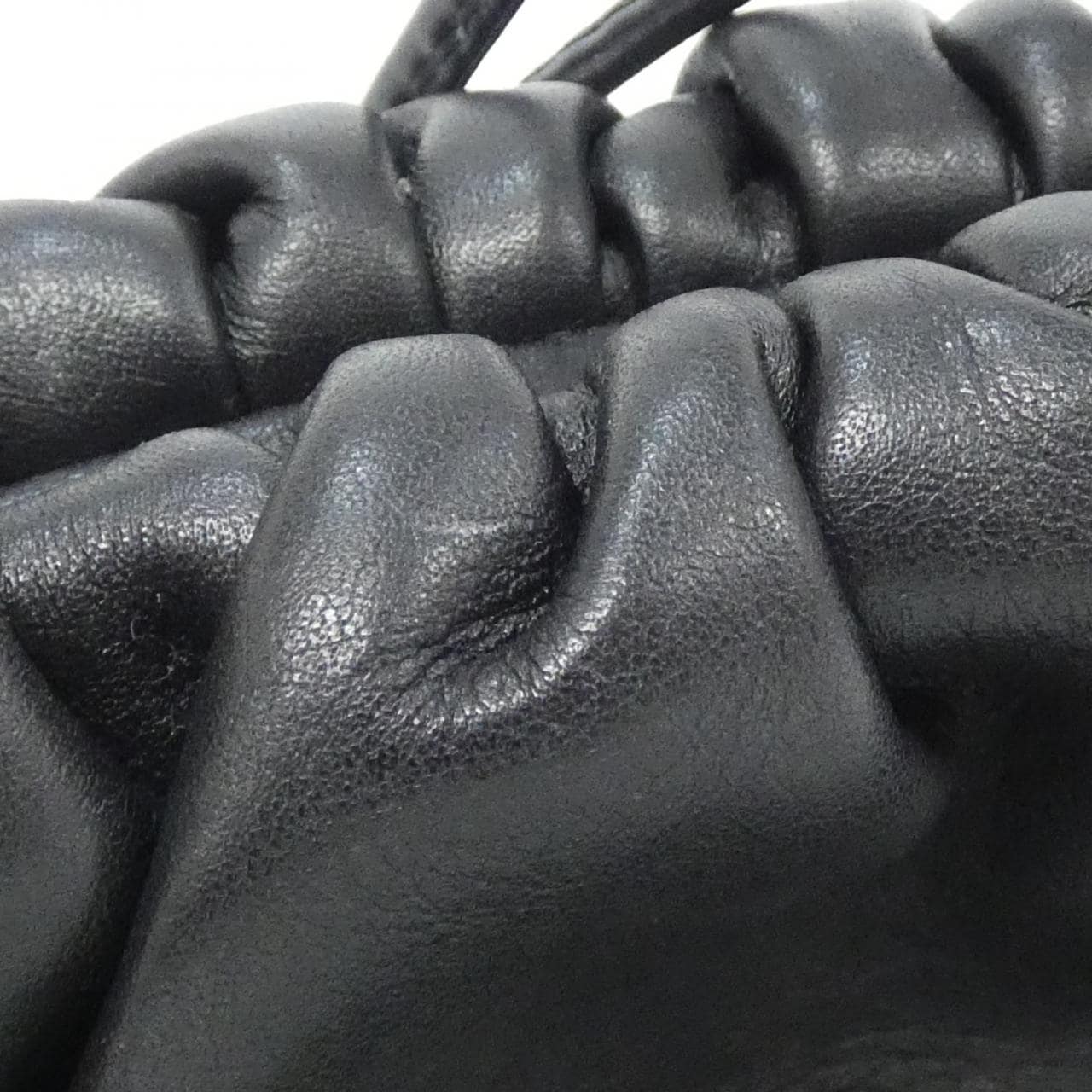 ボッテガヴェネタ 585852 VCP40 ショルダーバッグ