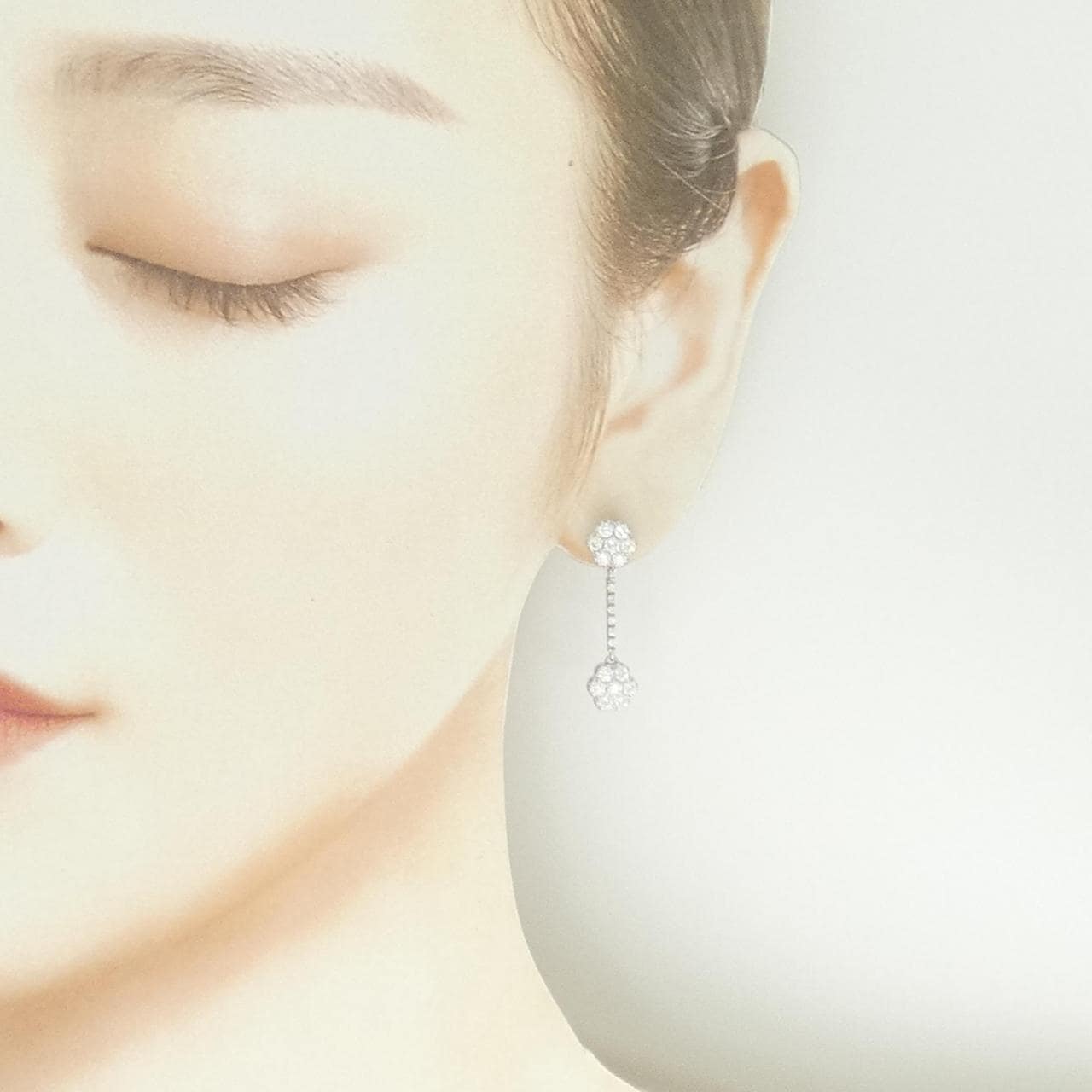 750WG フラワー ダイヤモンド ピアス 1.34CT