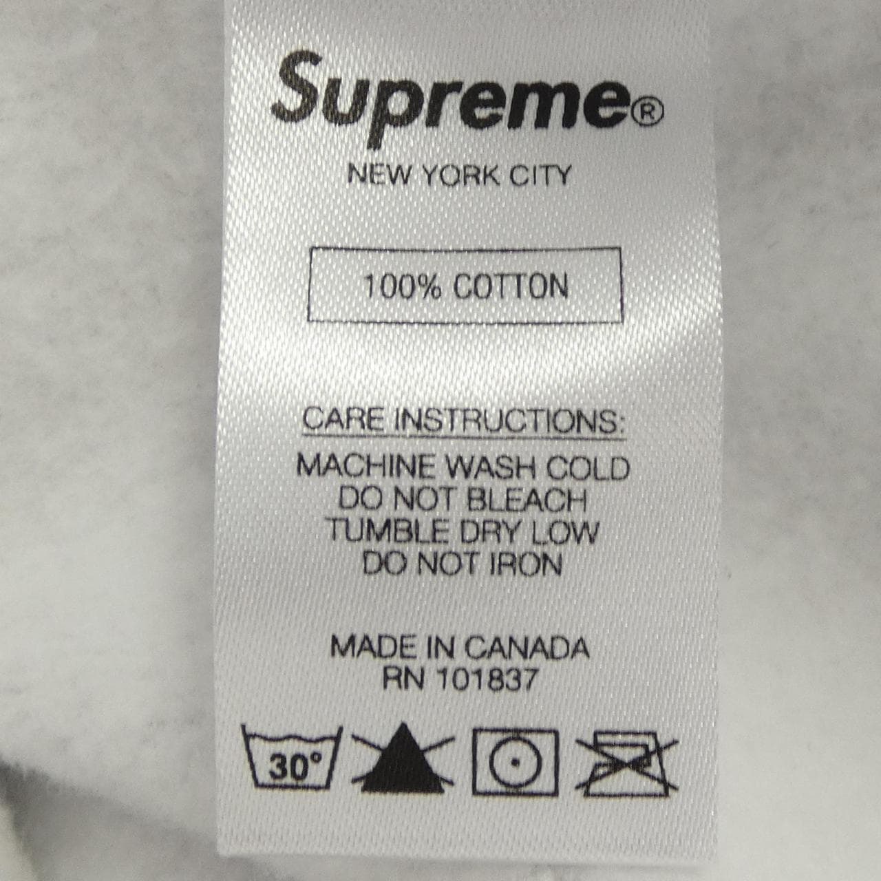 シュプリーム SUPREME パーカー