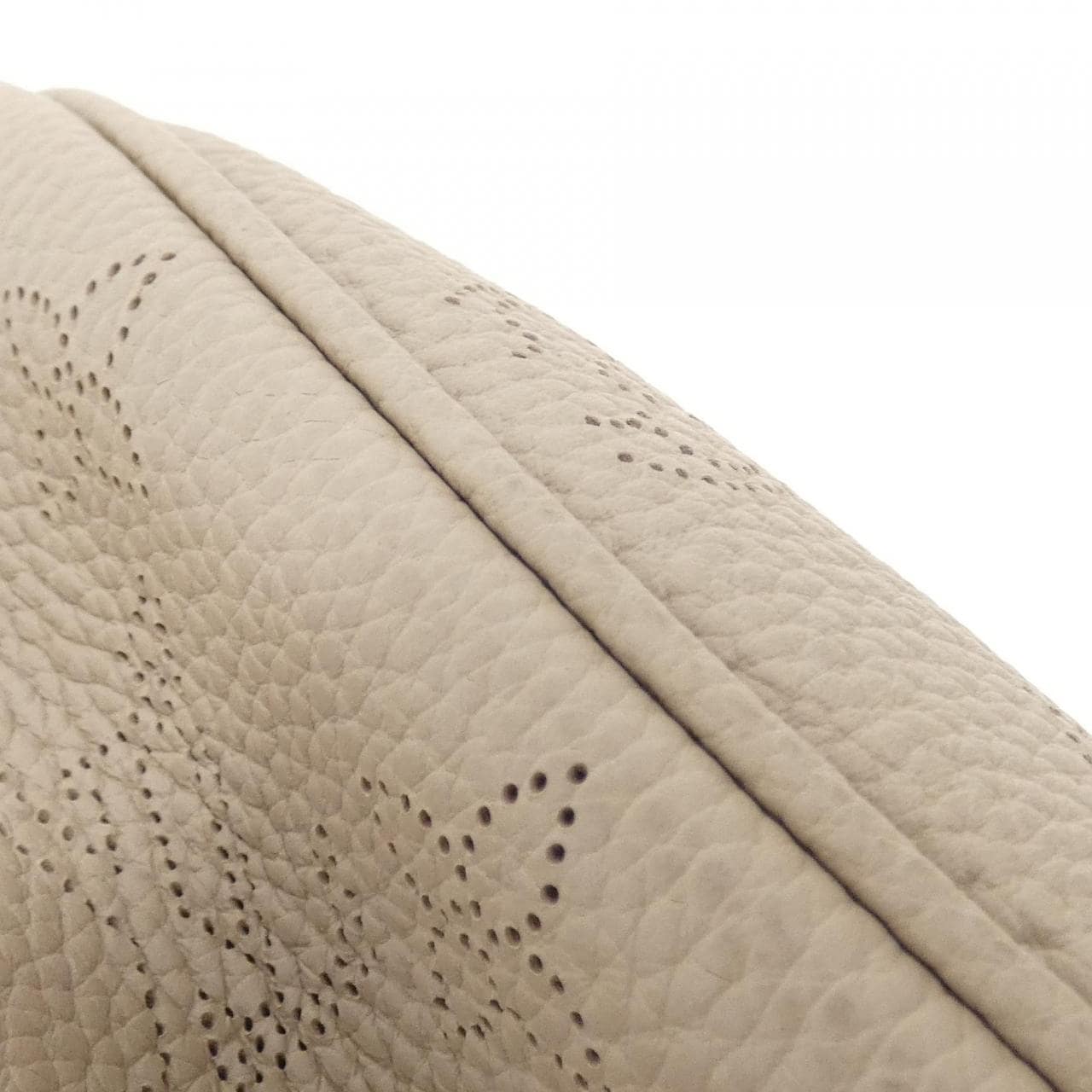 ルイヴィトン マヒナ バイア M22820 ショルダーバッグ