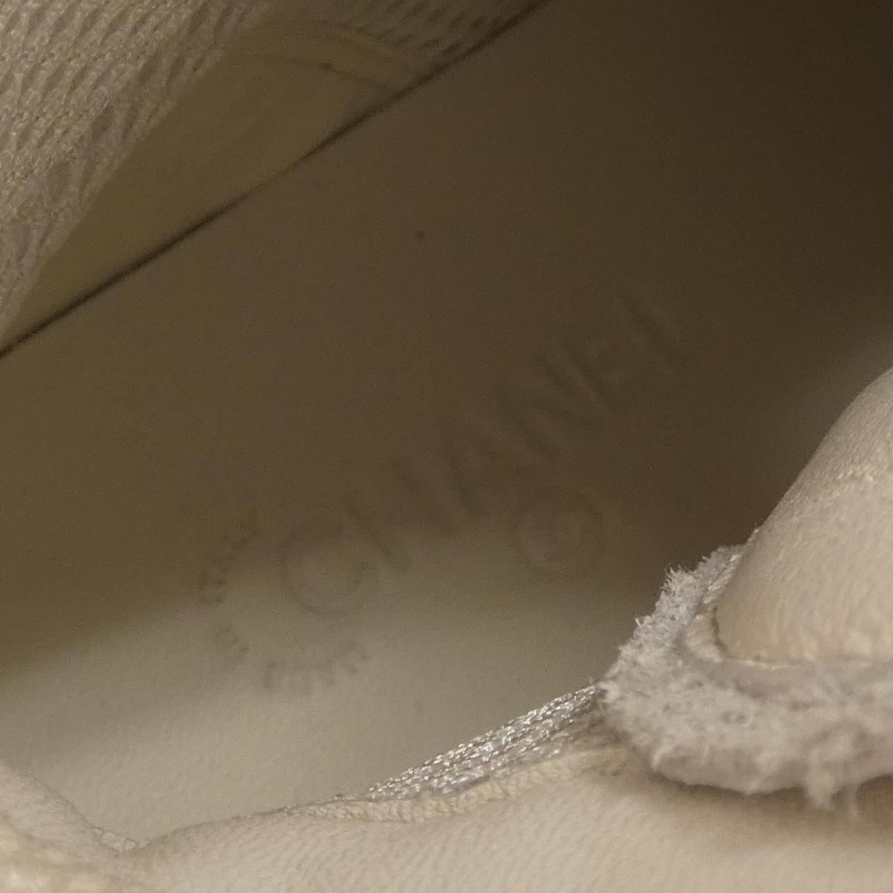 CHANEL G45220B14083 运动鞋