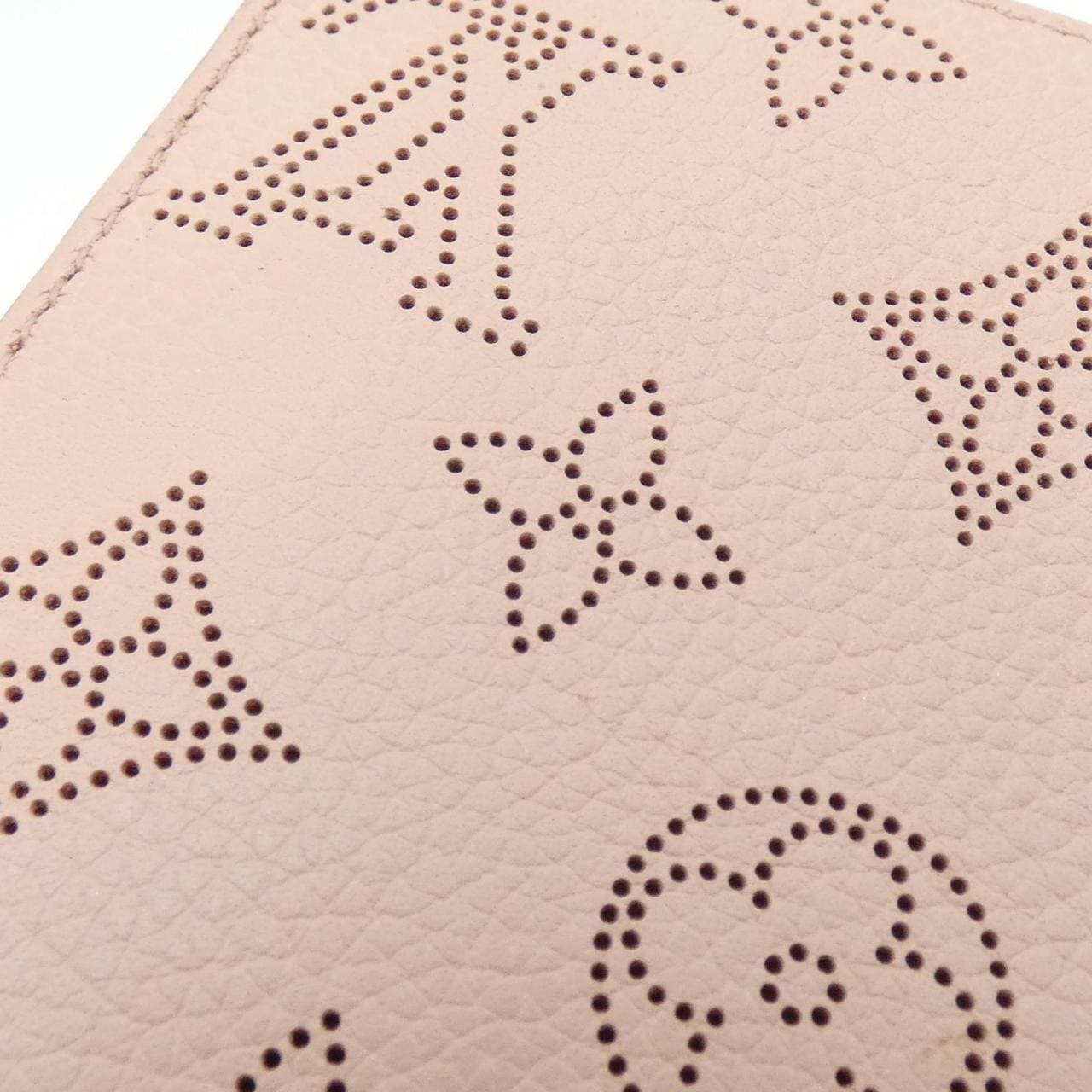 LOUIS VUITTON Mahina Zippy Wallet M61868 Wallet
