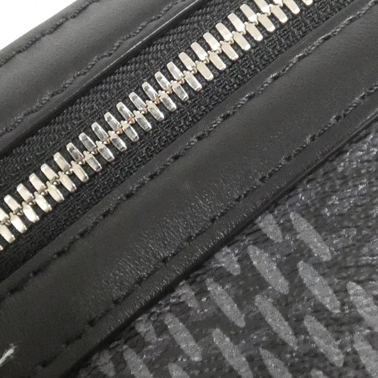 ルイヴィトン ダミエ グラフィット 3D トリオ メッセンジャー N50017 ショルダーバッグ