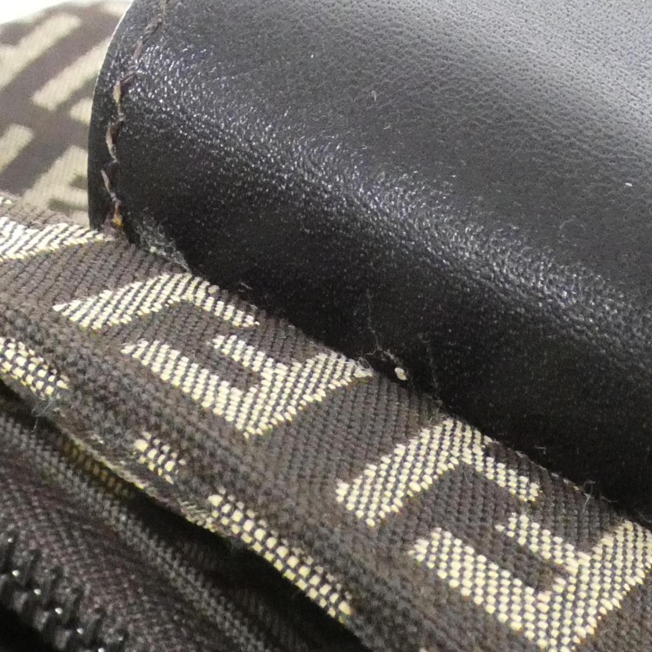 フェンディ 8BR036 JQ4 ショルダーバッグ