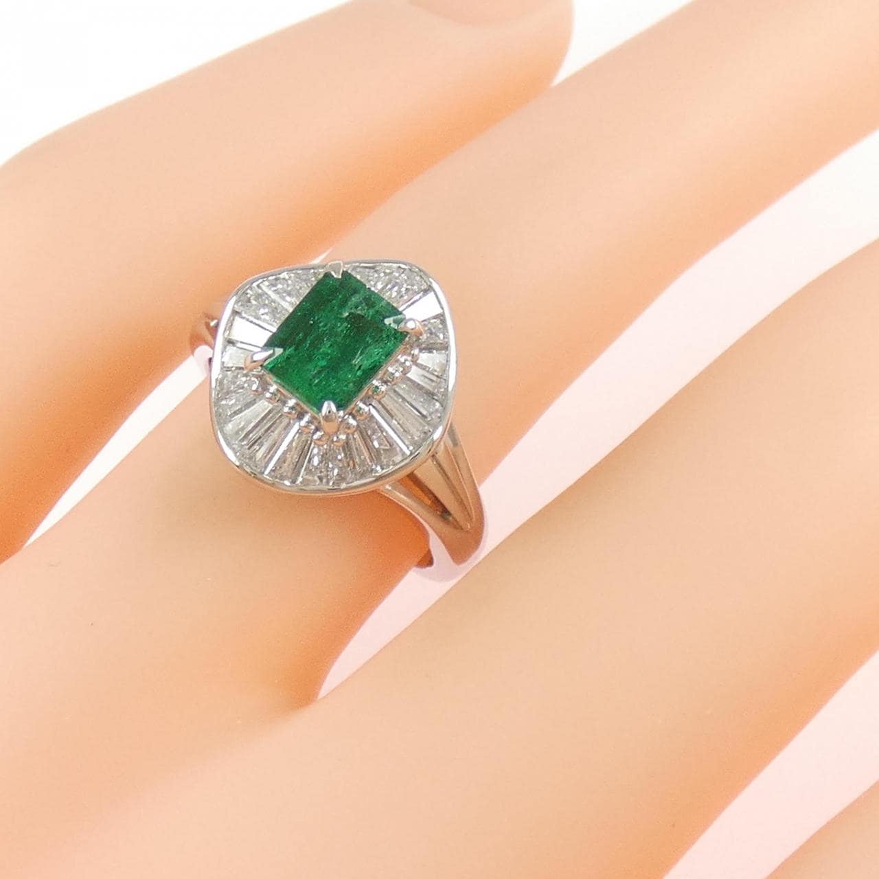 PT900 エメラルド リング 0.80CT