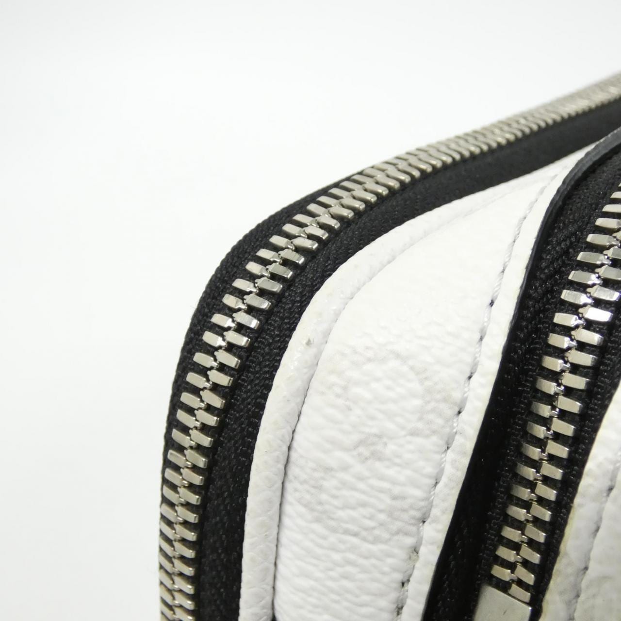 ルイヴィトン タイガ ラマ アルファ　メッセンジャー M31069 ショルダーバッグ