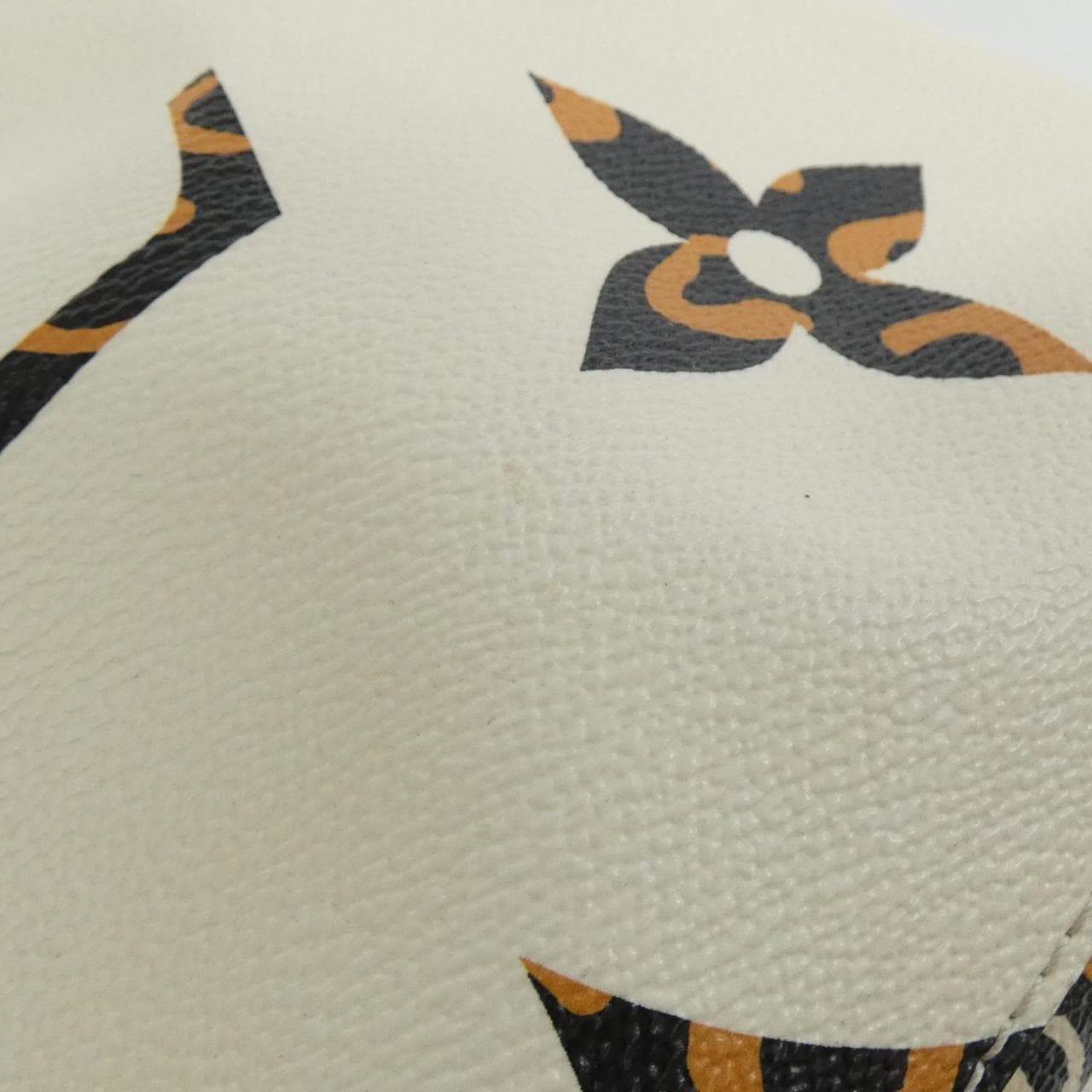 ルイヴィトン ジャイアント モノグラム ジャングル ネオ ノエ M44679 ショルダーバッグ