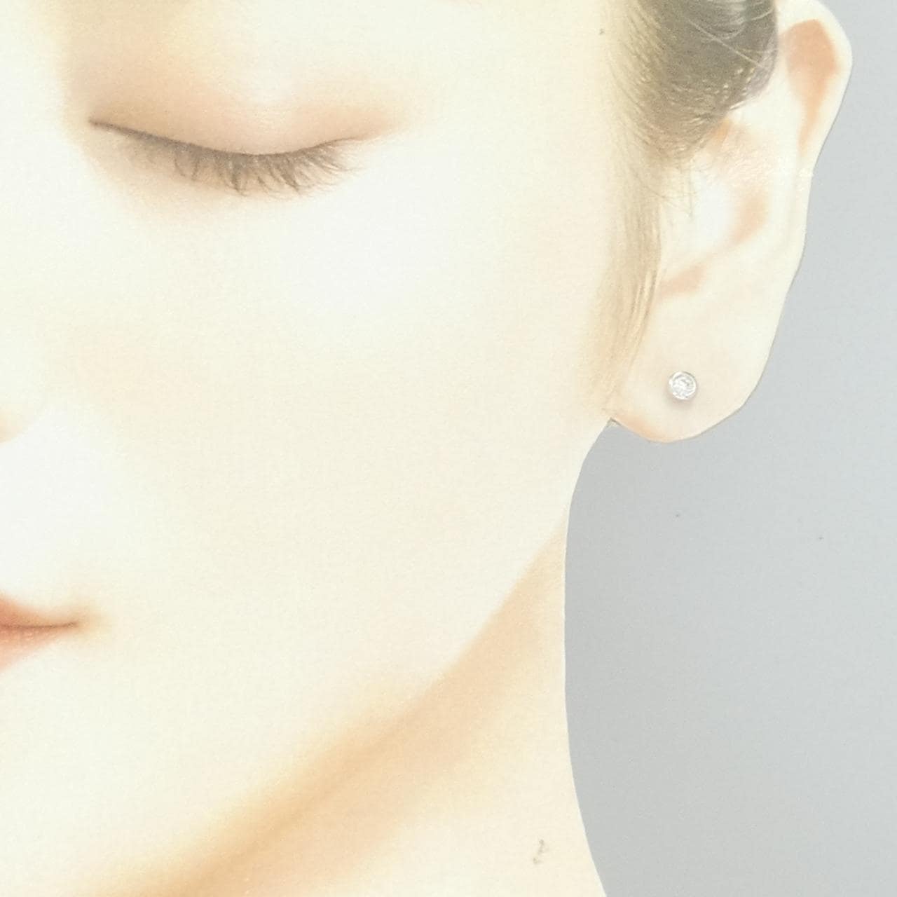 K18WG ソリティア ダイヤモンド ピアス