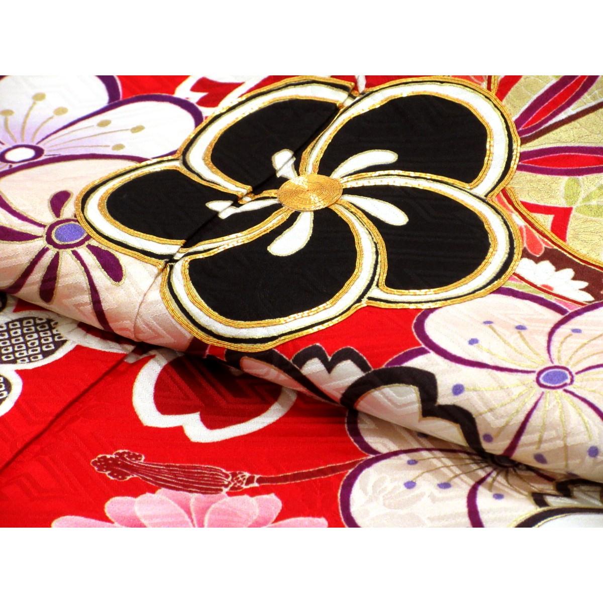 振袖　友禅金彩加工　刺繍入り
