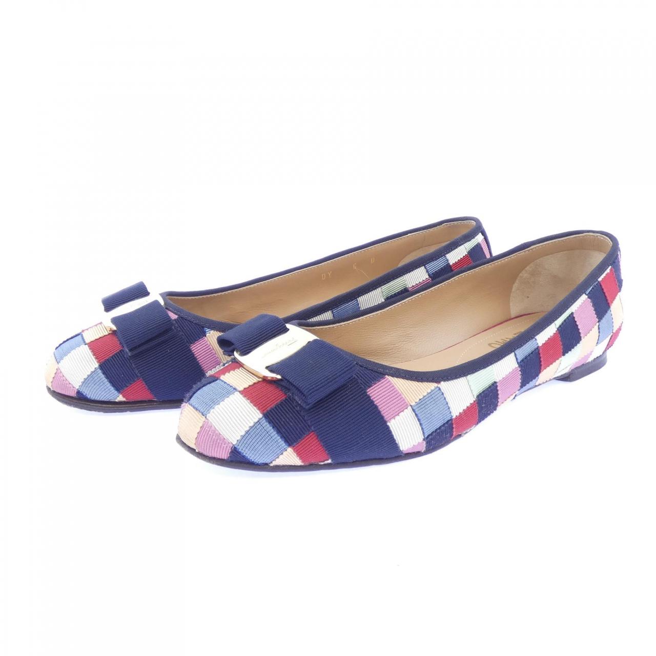 サルヴァトーレフェラガモ SALVATORE FERRAGAMO フラットシューズ