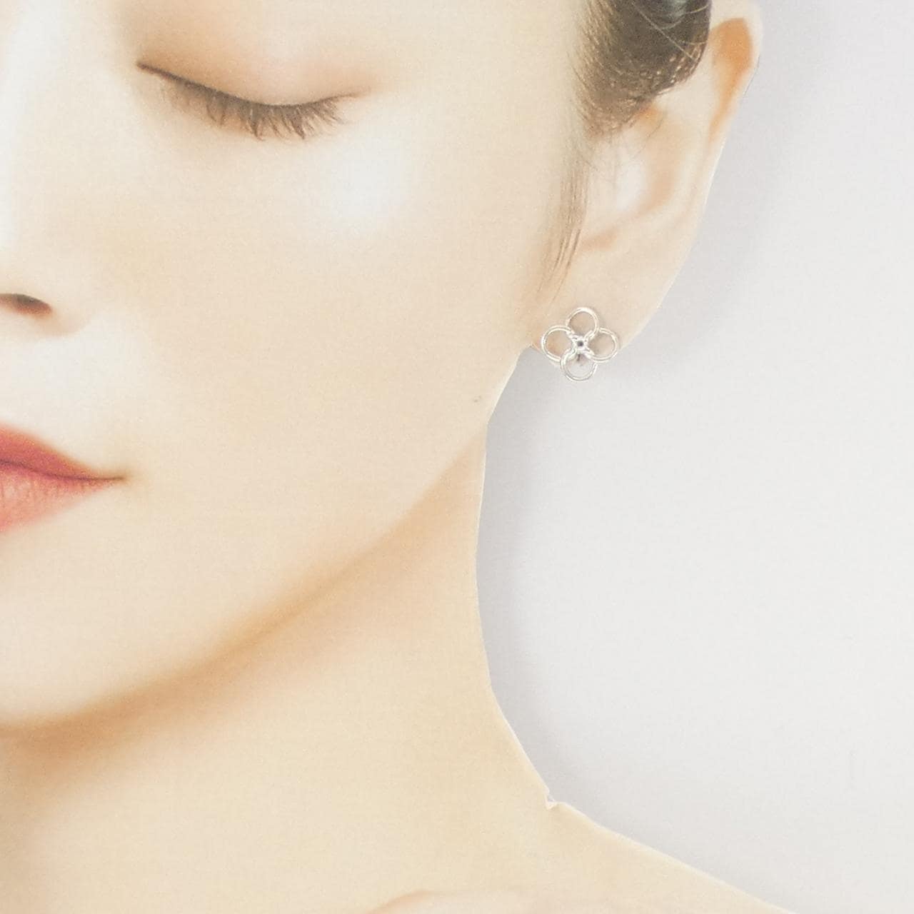 ティファニー クアドロフォリオ ミニ ピアス