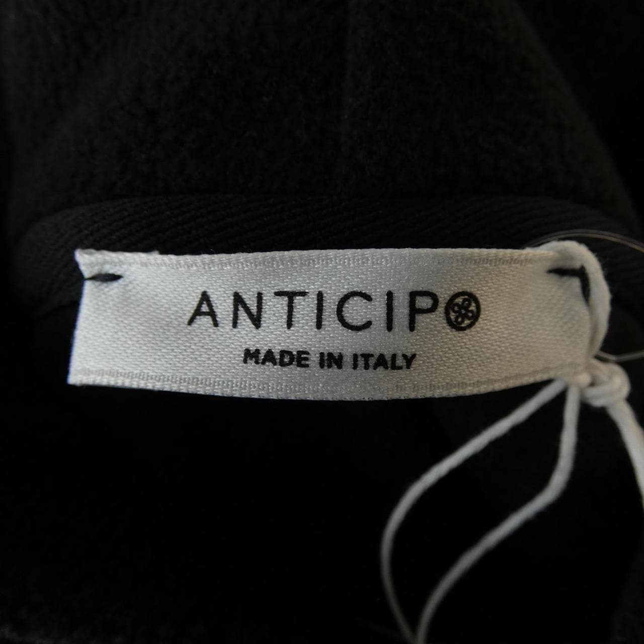 アンティーチポ ANTICIPO パーカー