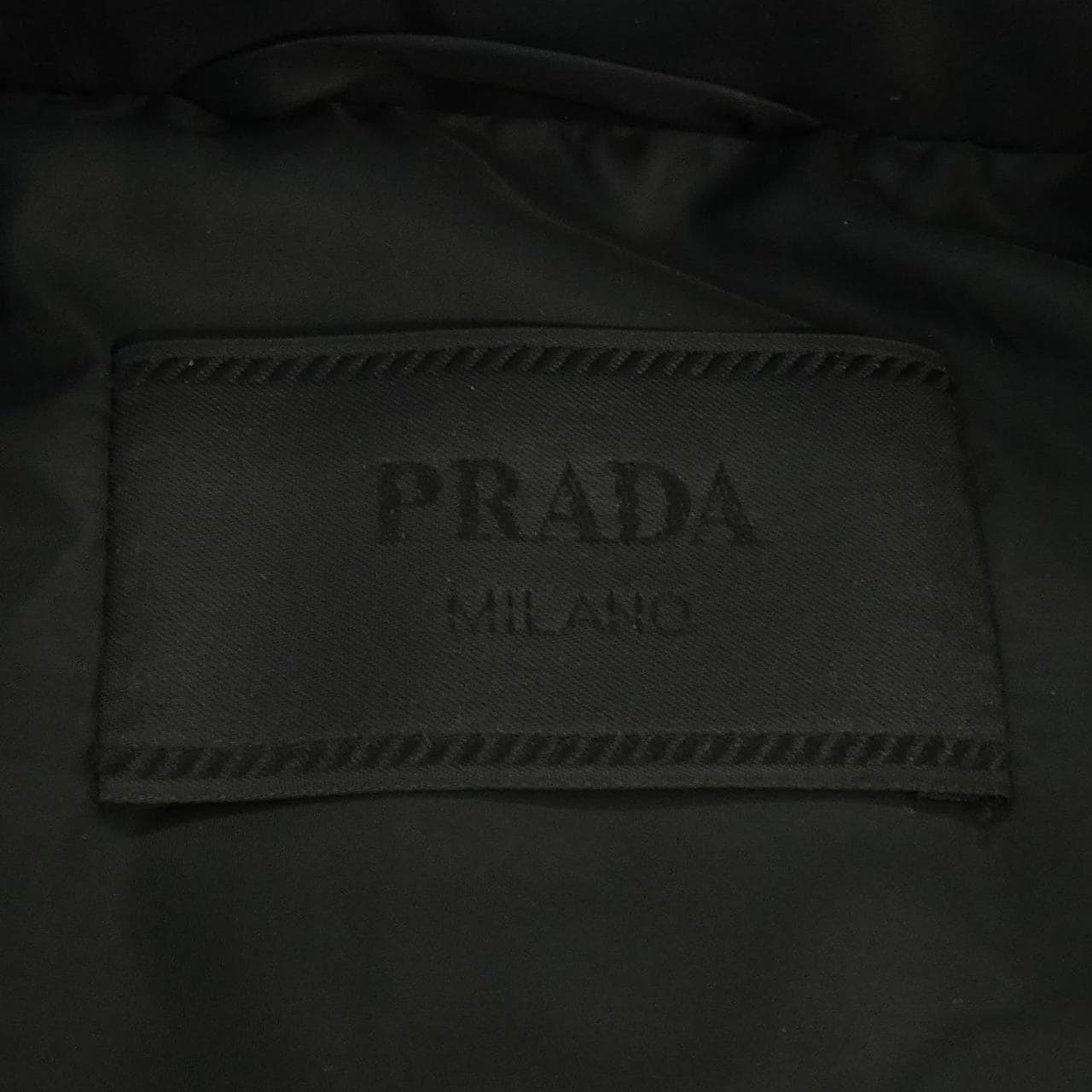 プラダ PRADA トライアングルロゴ SGJ191 R132 1060 ダウンベスト