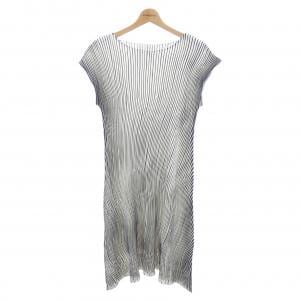 イッセイミヤケ ISSEY MIYAKE IM41FH601 ワンピース