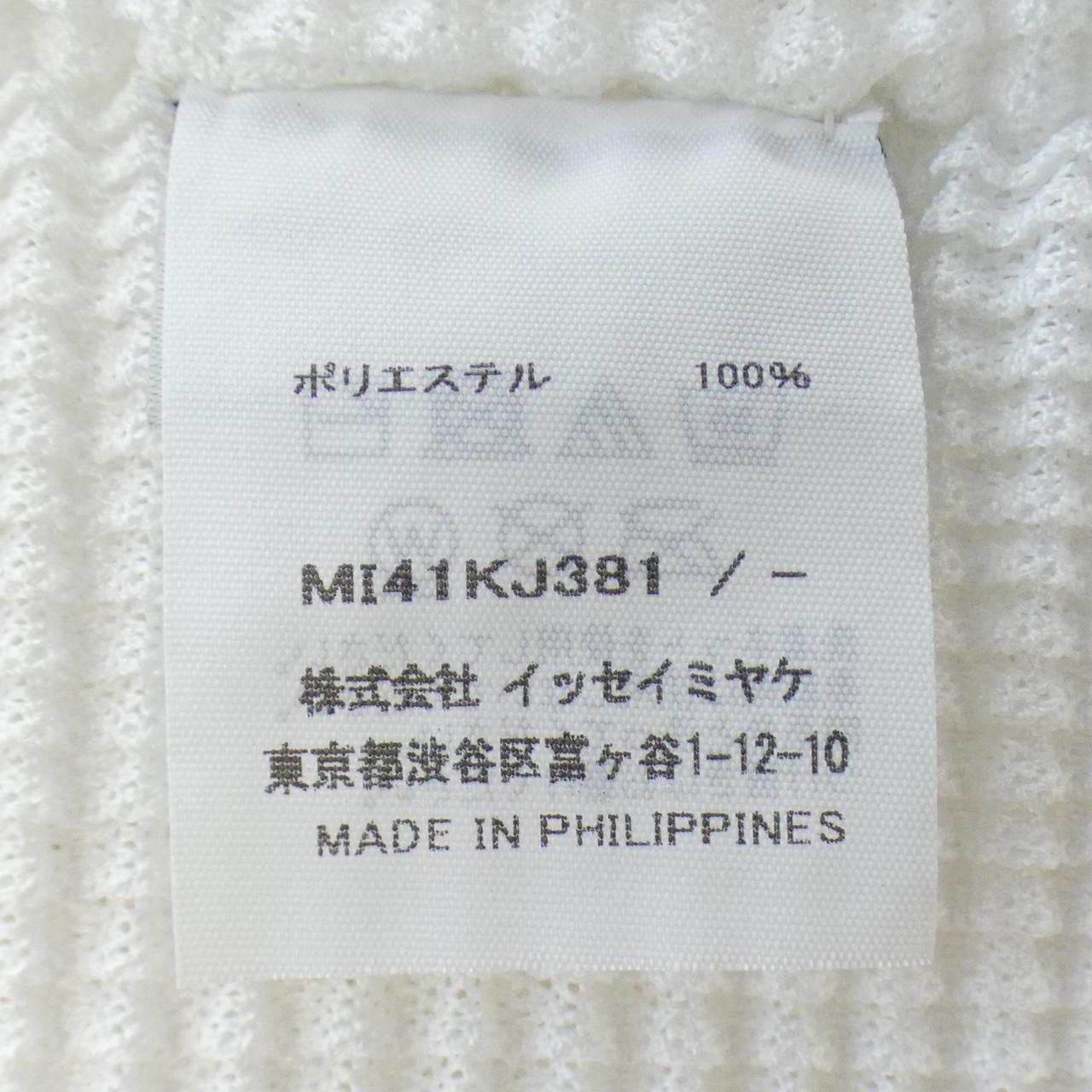 ミーイッセイミヤケ me ISSEY MIYAKE トップス